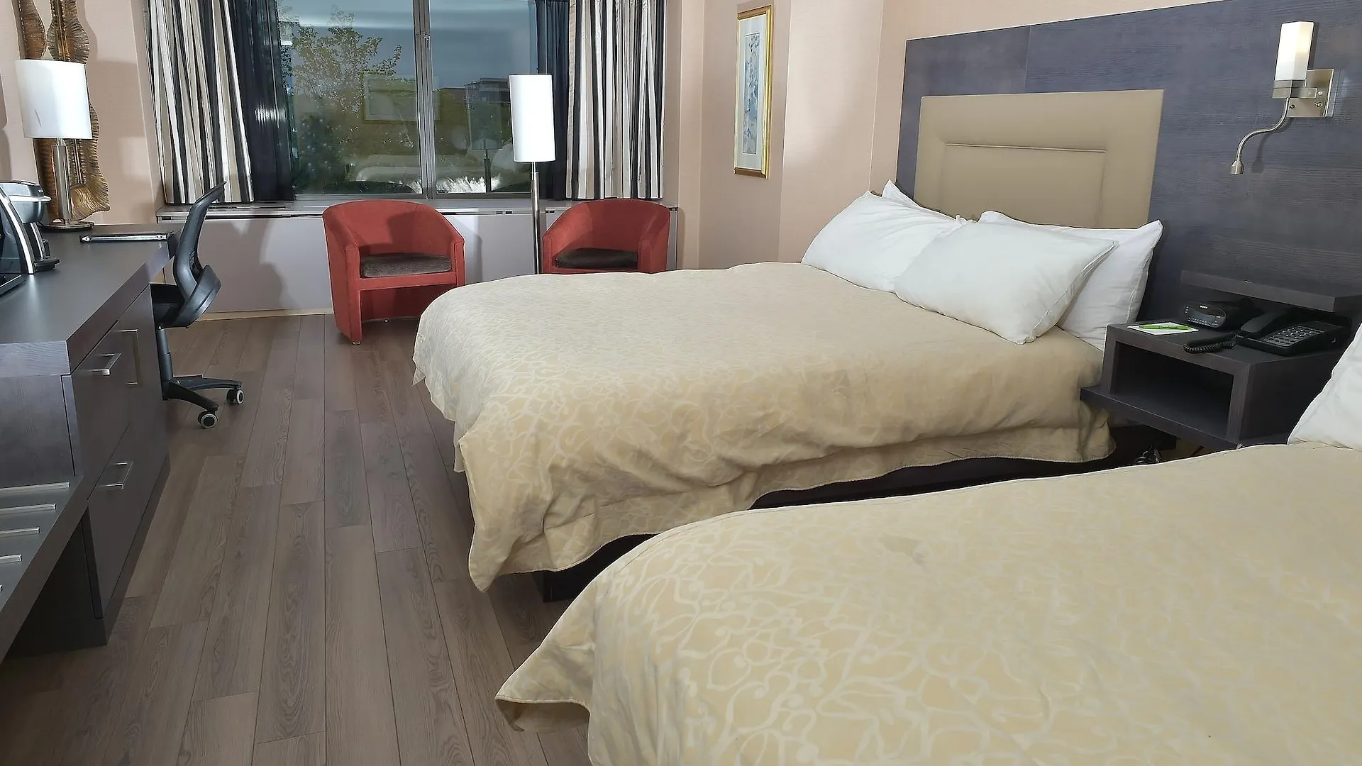 Hotel Le Concorde Quebec Canada